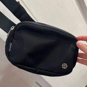 Lululemon cross bag like new condition
